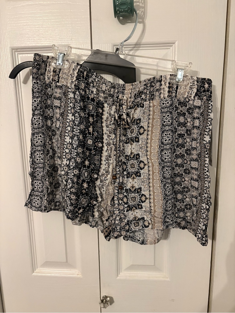 Kohl's Navy and White Printed Shorts with Elastic Waist
